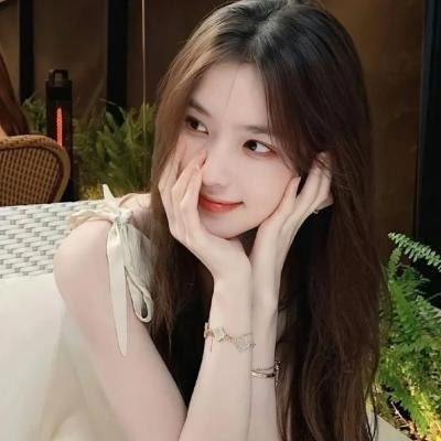 独家爆料：某影后之女恋爱脑怒怼网友，评论区两极分化，短时间内